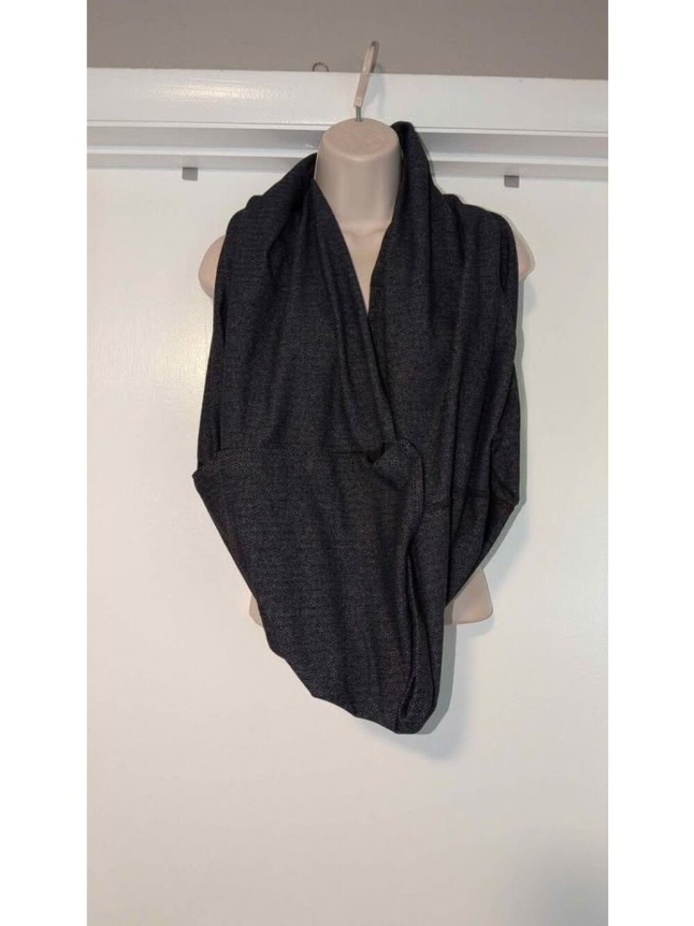 Lululemon Vinyasa Scarf Herringbone Grey/Black NWT OS